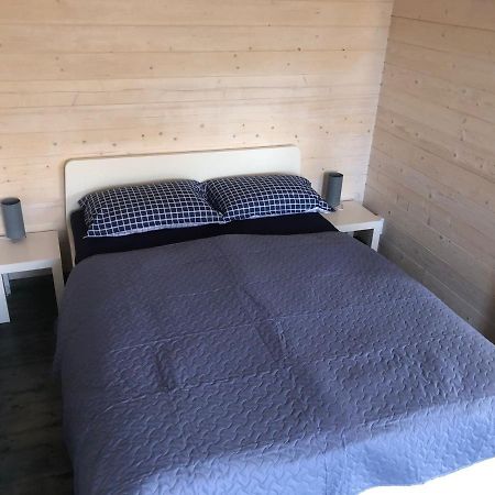 Womocamp Holzhuette 1 Hotel Saulkrasti Bagian luar foto