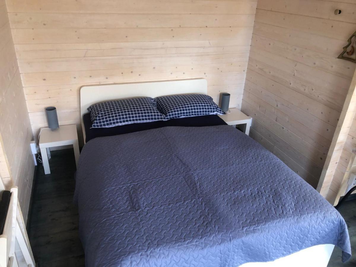 Womocamp Holzhuette 1 Hotel Saulkrasti Bagian luar foto